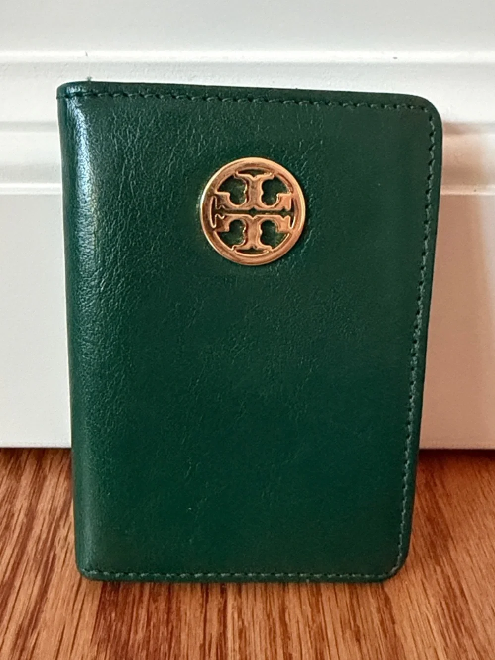 Tory Burch Forest Green Leather Card Case with Gold Emblem